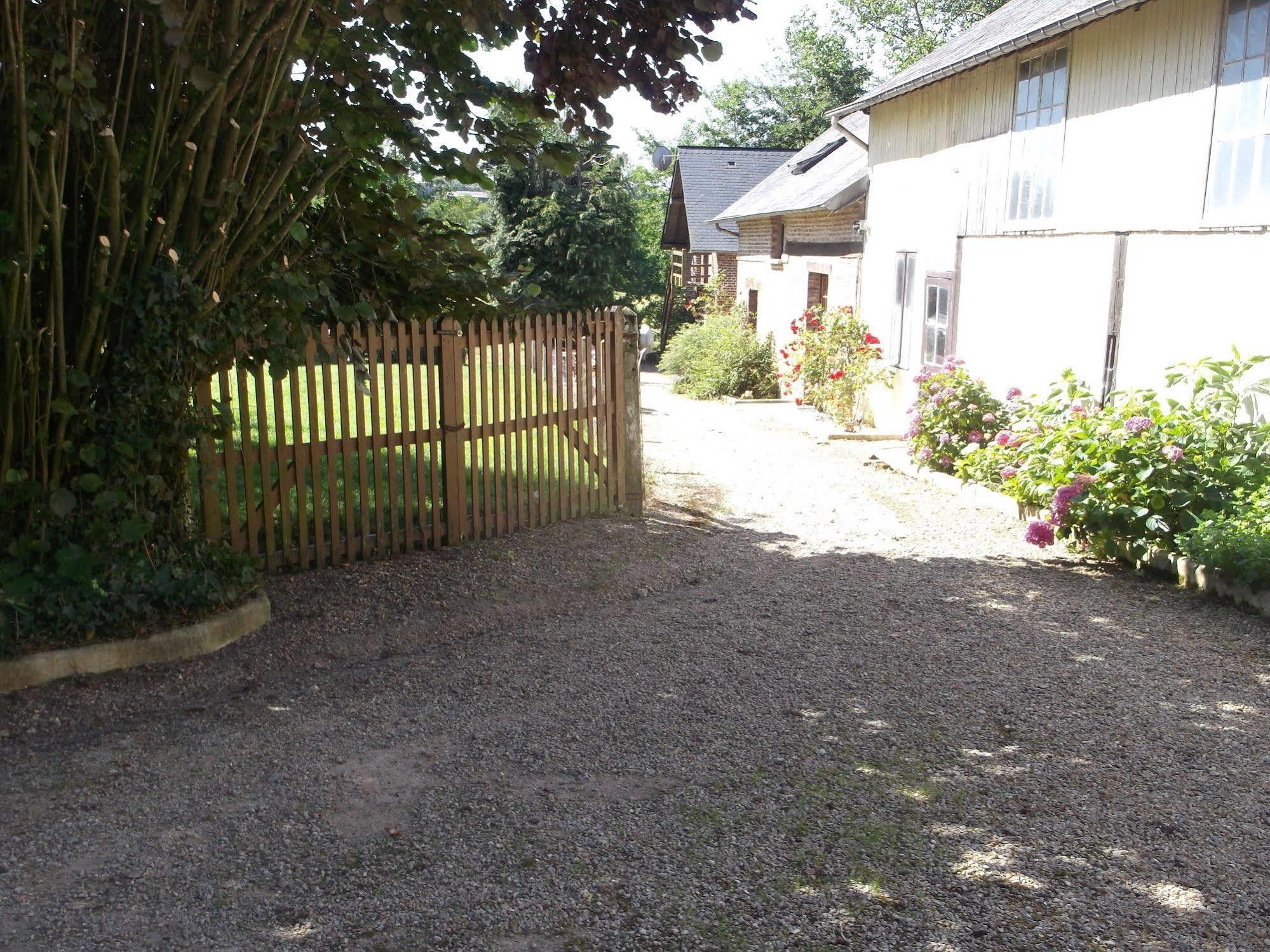 Logis Hotel Restaurant Auberge Saint Martin Surville (Calvados) Exterior foto
